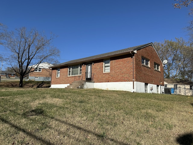 view of front facade with a front yard