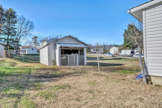 view of yard featuring a storage unit