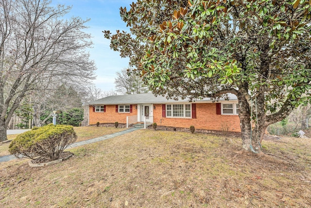 view of front of property with a front lawn