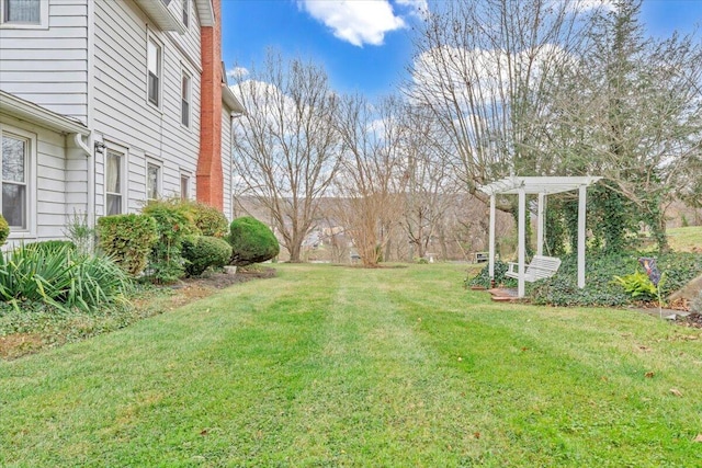 view of yard featuring a pergola