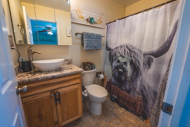 bathroom featuring a shower with curtain, vanity, and toilet