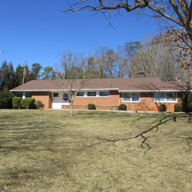 view of front of home with a front yard