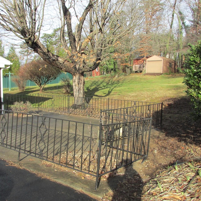 view of yard featuring an outbuilding and a garage