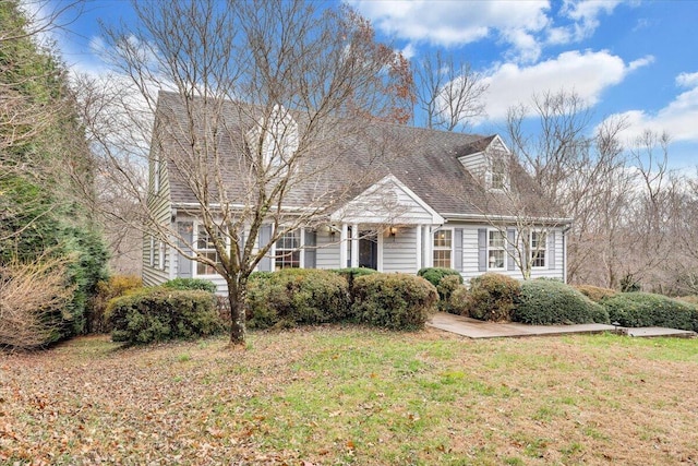 cape cod house featuring a front lawn