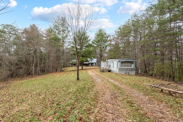 view of yard with driveway