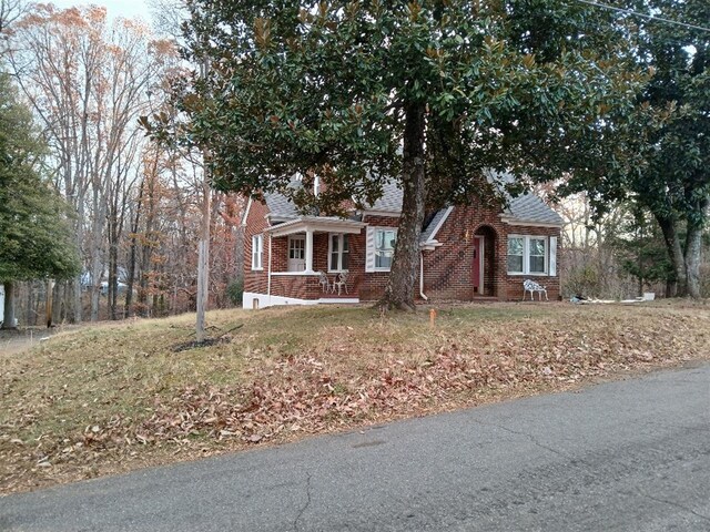 view of front of property featuring covered porch