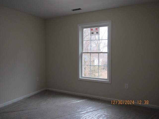 spare room with visible vents and baseboards