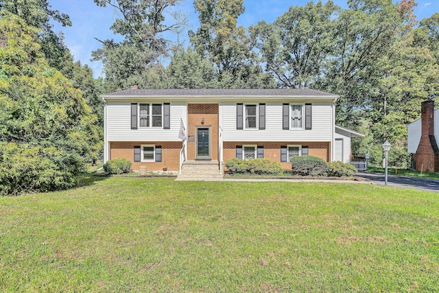 split foyer home with a front lawn