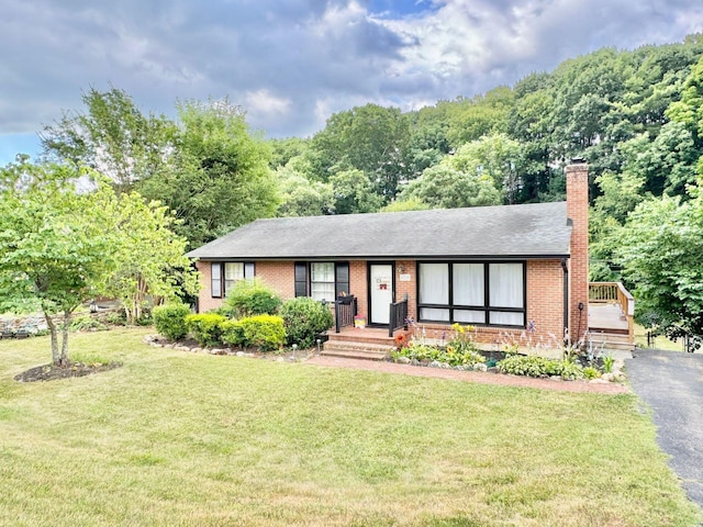 view of front of house with a front yard