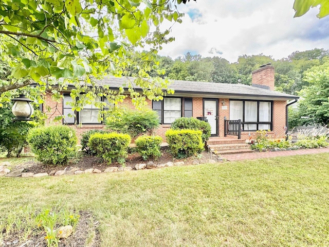 ranch-style house featuring a front lawn