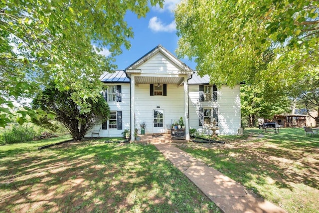 view of front of house with a front lawn