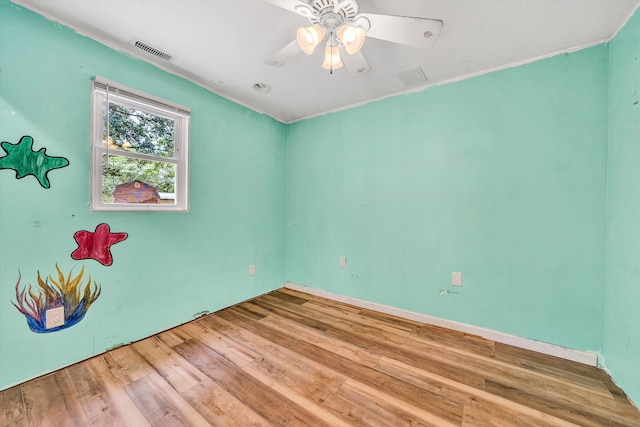 unfurnished room featuring light hardwood / wood-style flooring and ceiling fan