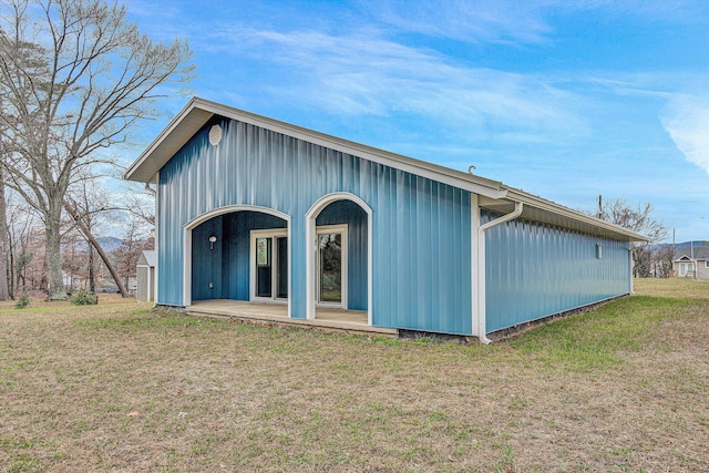 306 Carey Ave, Salem, VA 24153 - back of property featuring a yard