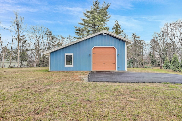 306 Carey Ave, Salem, VA 24153 - garage with a lawn