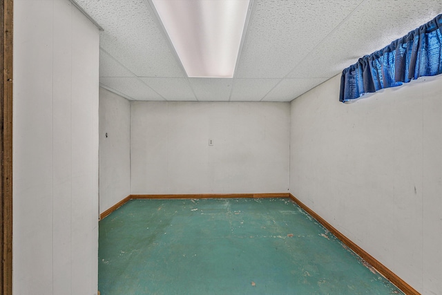 empty room featuring a drop ceiling