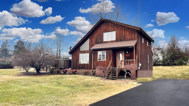 view of front of house featuring a front yard