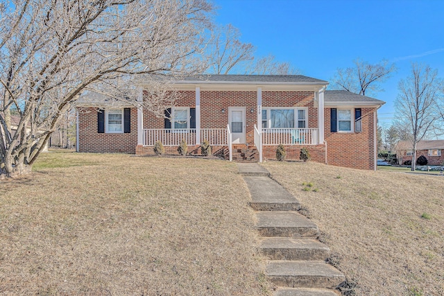 view of front of property featuring a front lawn and covered porch