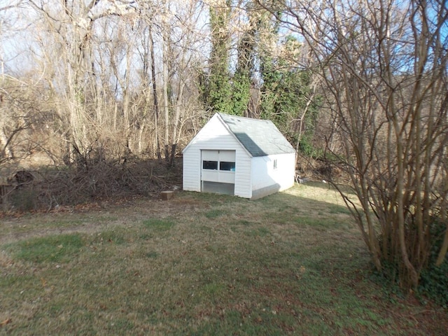 view of outdoor structure with a yard