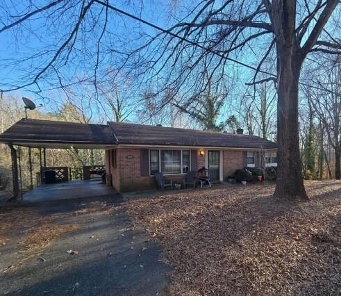 single story home featuring a carport