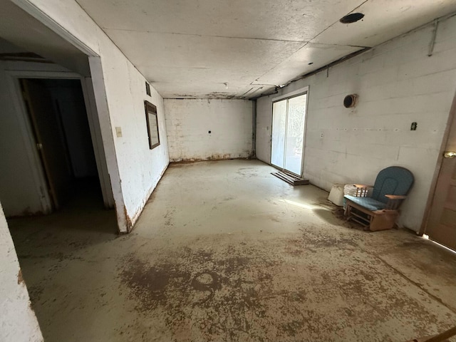 spare room featuring concrete floors