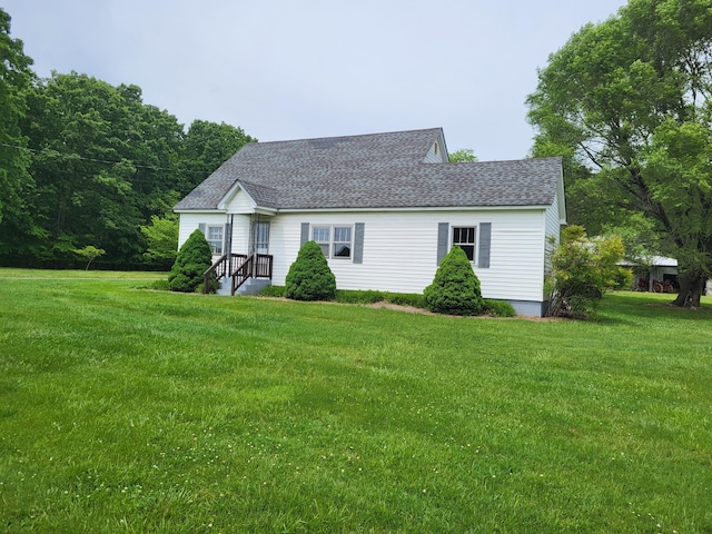 back of house featuring a lawn