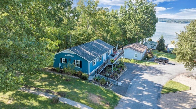 bird's eye view with a water view