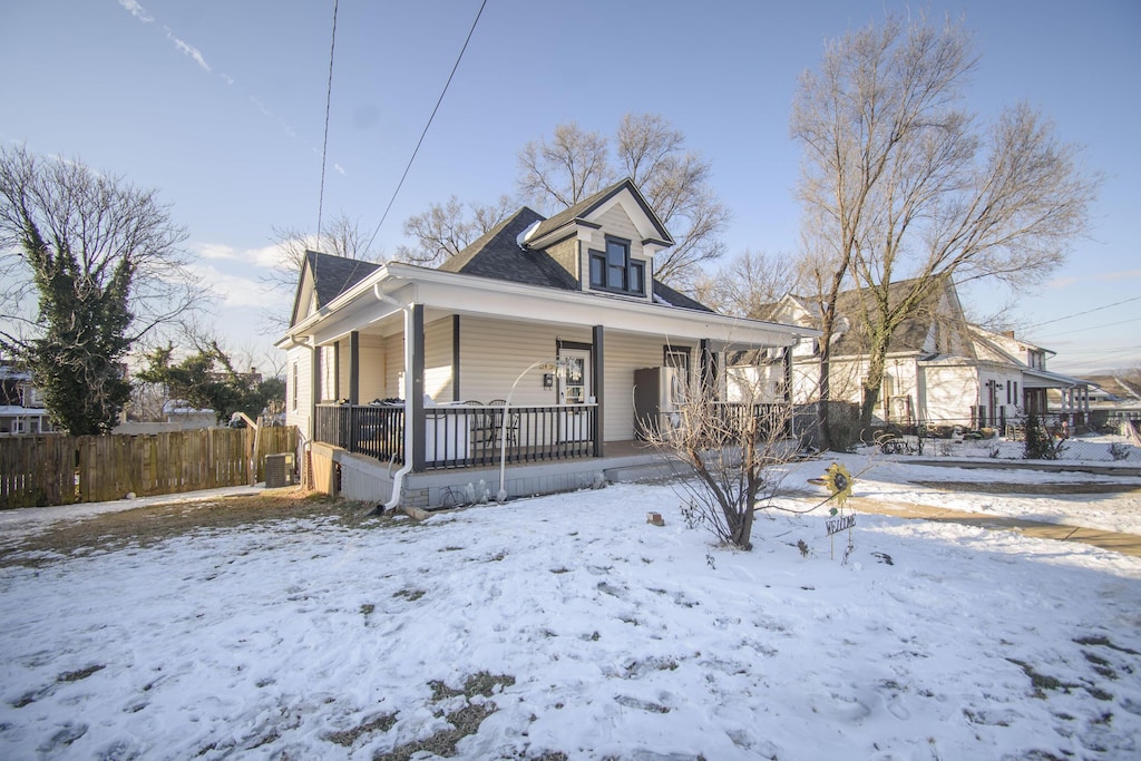 view of front of house featuring covered porch