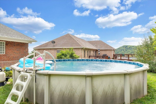 view of swimming pool featuring a mountain view