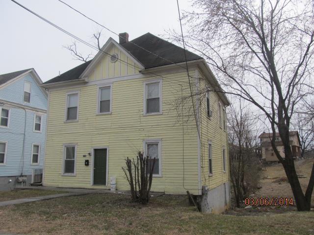 view of front facade featuring central AC unit