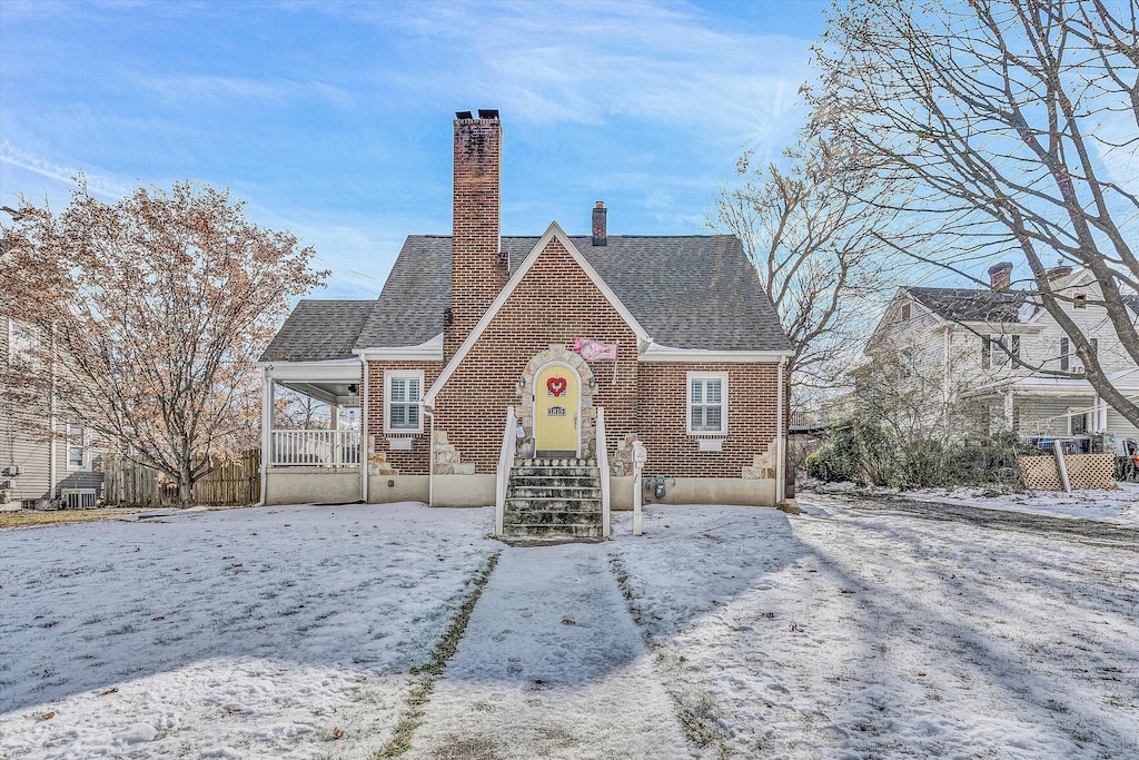 view of front of property