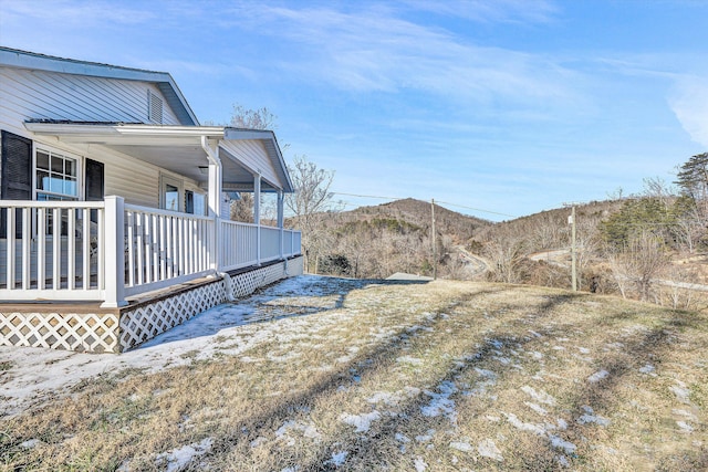 view of yard with a mountain view