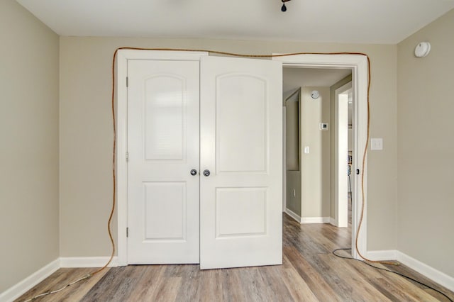 unfurnished bedroom featuring light wood-type flooring and a closet