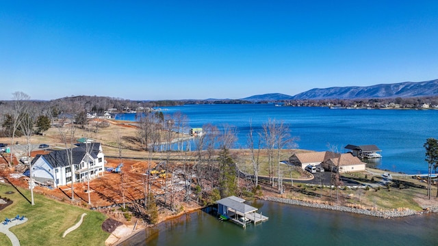 water view with a mountain view