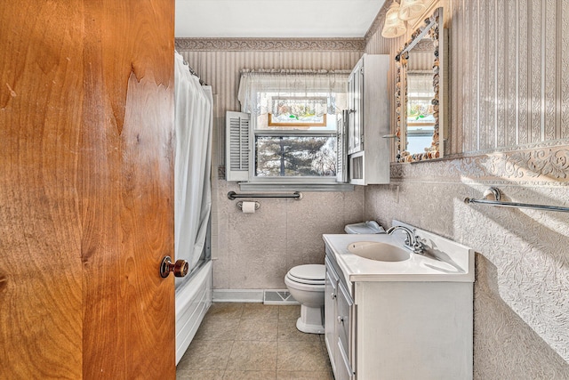 full bathroom featuring tile patterned flooring, vanity, shower / bathtub combination with curtain, and toilet