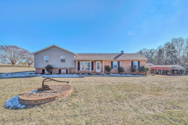 view of front of house featuring a carport and a front lawn