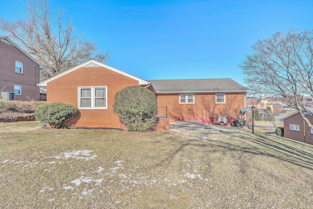 view of front of property with a front yard