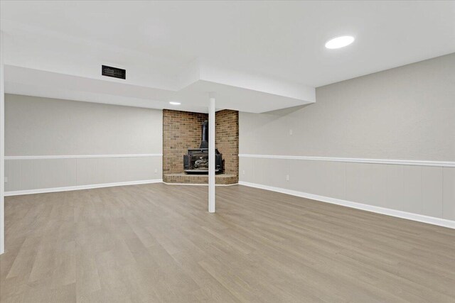 empty room with ornamental molding, ceiling fan, and light hardwood / wood-style flooring