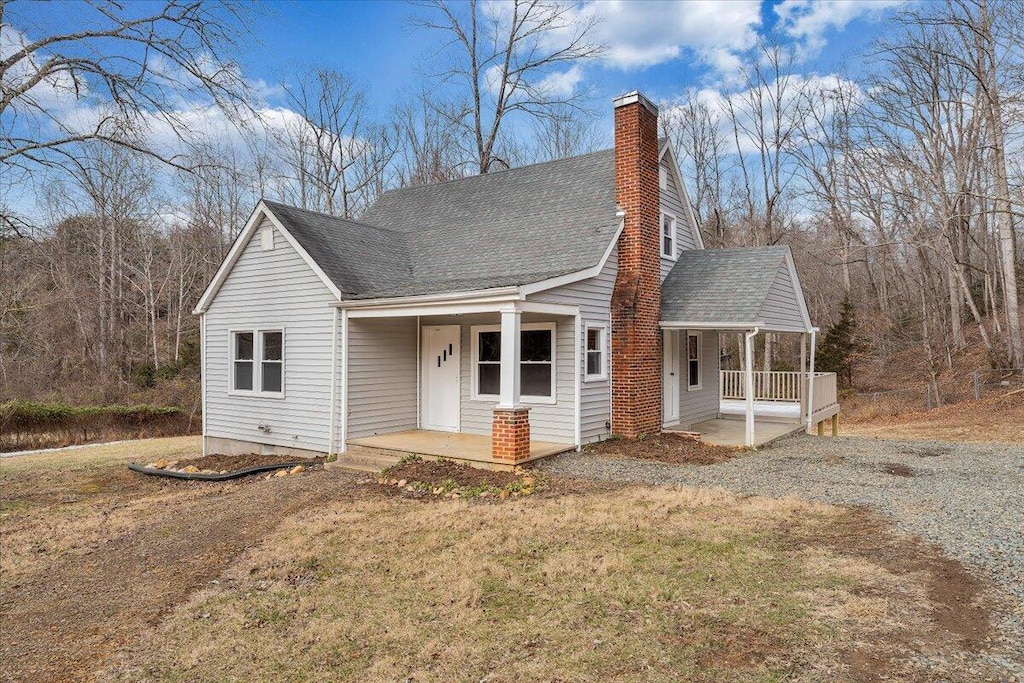 cape cod house with a front lawn and a porch