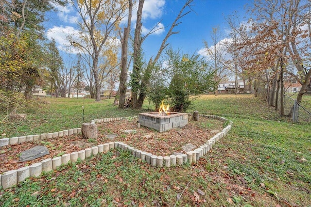 view of yard featuring a fire pit