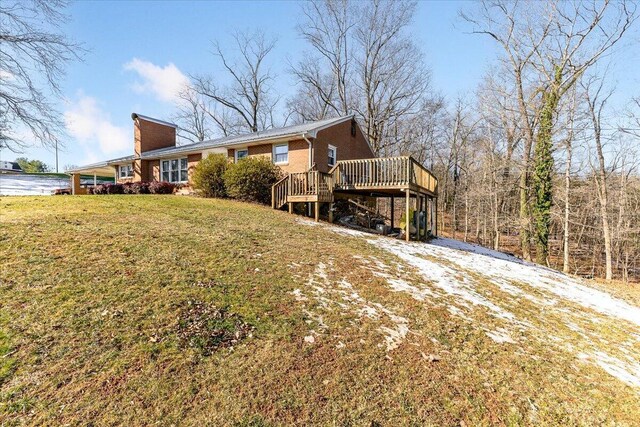 ranch-style house featuring a front lawn and a carport