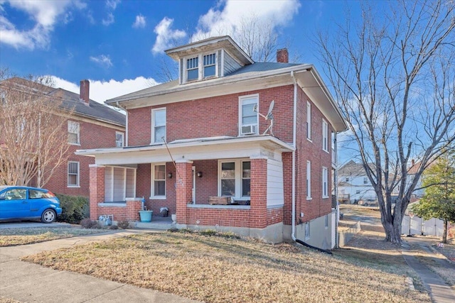 view of front of house featuring covered porch and a front lawn