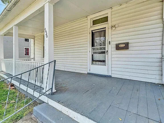 entrance to property featuring covered porch