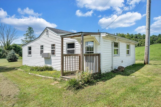 view of side of property featuring a yard