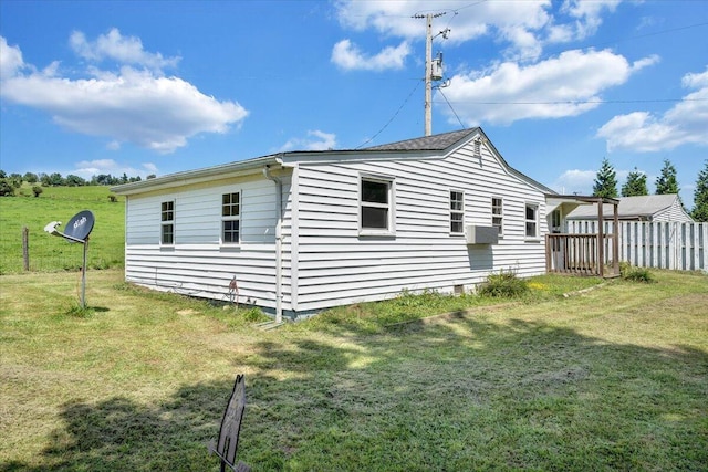 view of side of property featuring a lawn