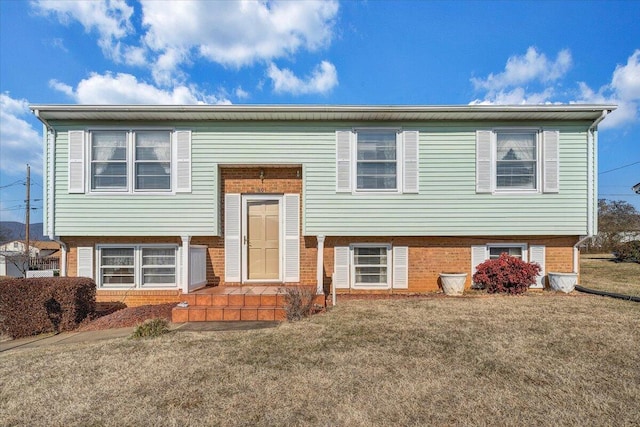 bi-level home with a front yard