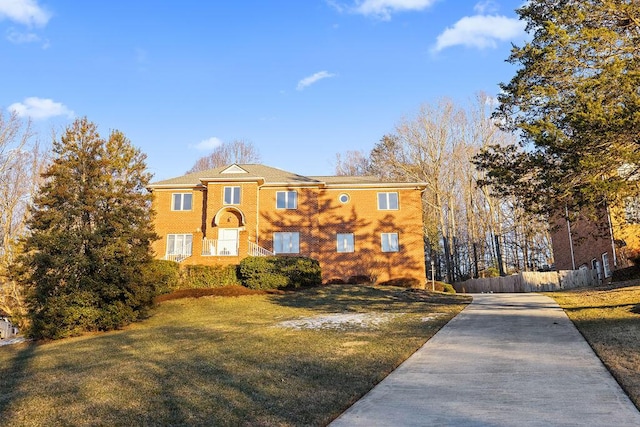 view of front of house featuring a front yard