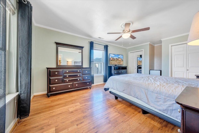 bedroom featuring crown molding, ceiling fan, light hardwood / wood-style floors, and a closet