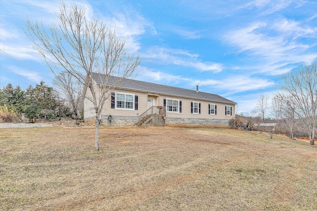 view of front of property with a front lawn