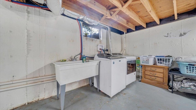 clothes washing area featuring washing machine and dryer