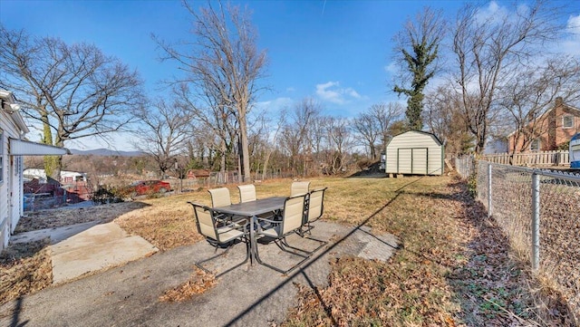 view of yard featuring a storage shed and a mountain view